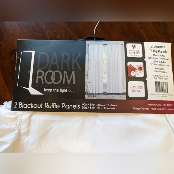 VCNY 2 Blackout White Ruffle Panels - Picture 2 of 4